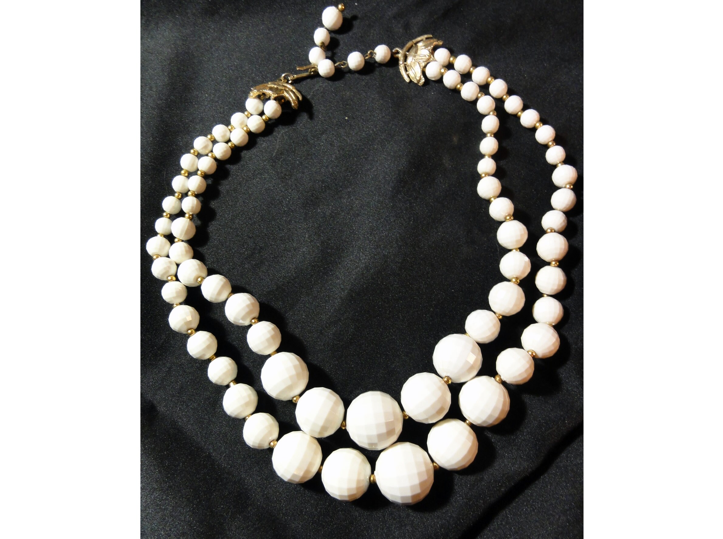 Collier Vintage Années 60 - Double Rang Perles Blanche Et Bleu Verre - Longueur 42 Cm