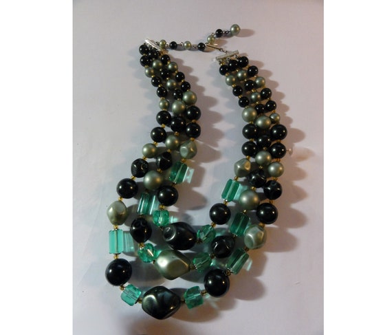 Vintage 1950s Necklace Green Faux Pearls & Glass … - image 2