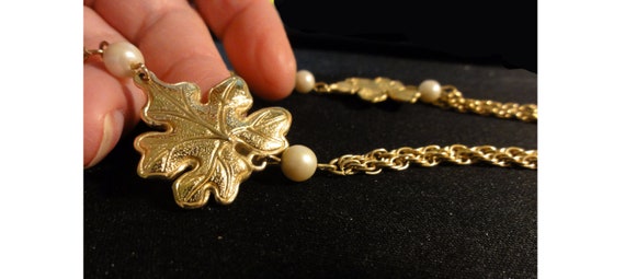 Vintage 1960s Necklace Chain with Leaf and Faux P… - image 4