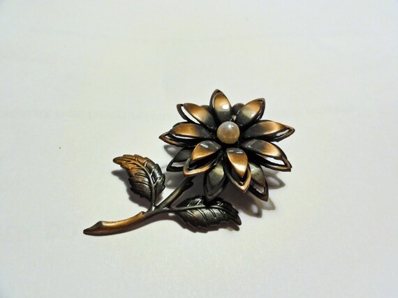 Vintage Copper Flower Pin Brooch Dimensional Dais… - image 5