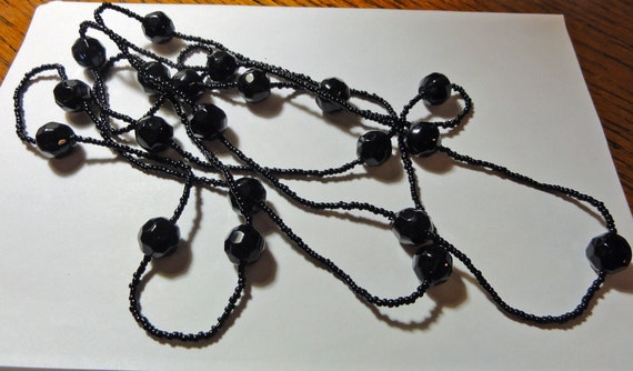 Collier Ancien Long En Perles De Verre Noir Facetté - Sautoir Vintage