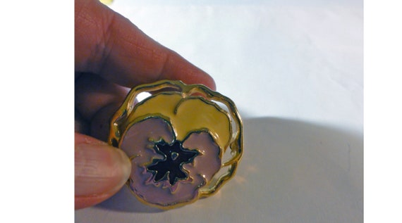 Vintage Avon Pink Pansy Brooch Gold Tone Metal En… - image 3