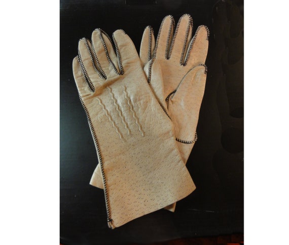 Gloves Vintage 1960s Ladies Beige Leather Gloves … - image 1