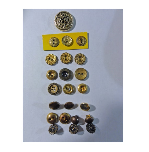 Bouton Vintage En Métal Doré Ajouré - Format 27 X 50 Mm - Motif Feuillage - Occasion