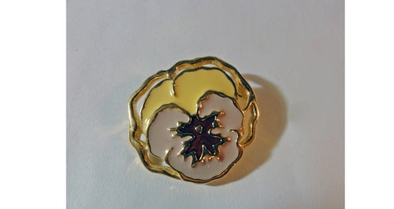 Vintage Avon Pink Pansy Brooch Gold Tone Metal En… - image 1