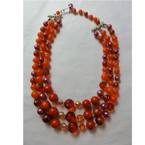 Vintage 1950s Drei Strang Choker Halskette Orange Herbst Ton Kunststoffperlen
