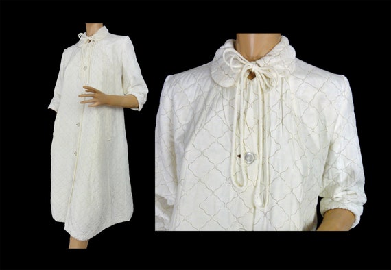 Vintage 1960s Robe Quilted Off White with Gold Lu… - image 1