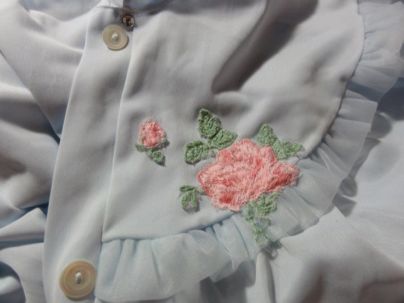 Vintage 1950s Bedjacket Baby Blue Ruffles and Ros… - image 5