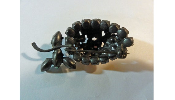 Broche Vintage Années 1950 - Métal Argenté Avec Globule Sulfure Framboise - Occasion