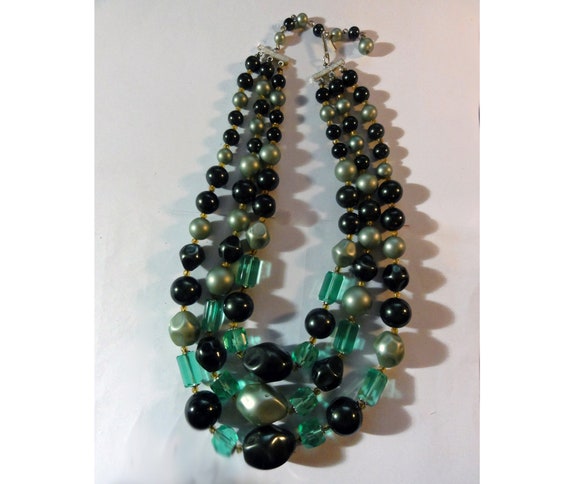 Vintage 1950s Necklace Green Faux Pearls & Glass … - image 1