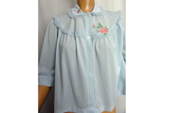 Vintage 1950s Bedjacket Baby Blue Ruffles and Ros… - image 4