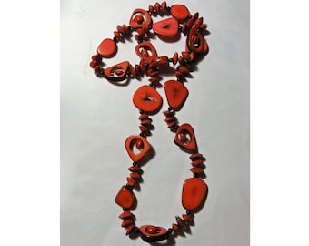 Vintage Boho Tribal ketting Tagua noot plakjes en zaden roze rode tinten