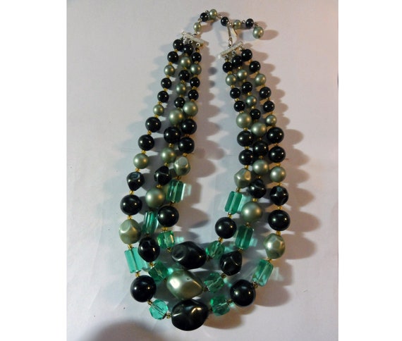 Vintage 1950s Necklace Green Faux Pearls & Glass … - image 7