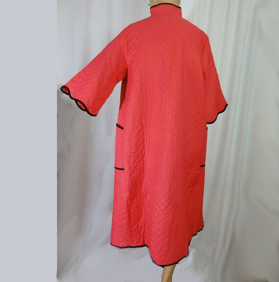 Medium-Large 1930s Pink Quilted Robe