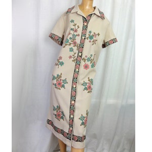 Vintage 1970s Shift Dress Pink, Blue, Brown and Green Floral Print Stretch Polyester Shirtdress
