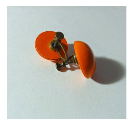 Vintage Mod 1960s Orange Screw On Button Earrings… - image 5