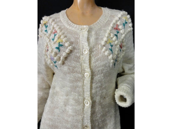 Vintage 1970s Sweater Floral Embroidery Embellish… - image 4