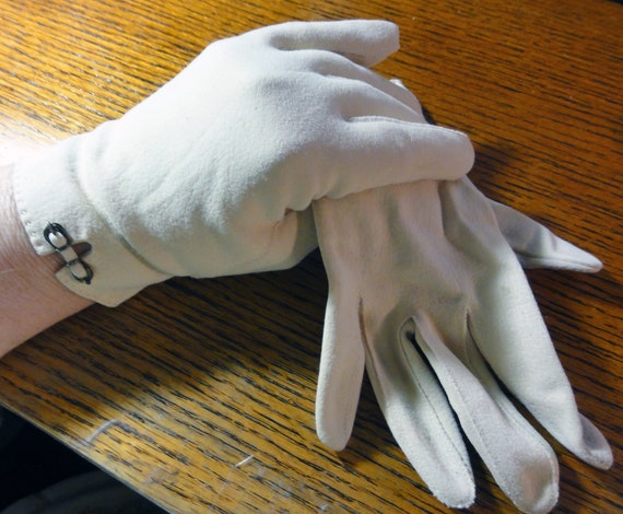Vintage 1960s Ladies Gloves Off White Beige Cotto… - image 1