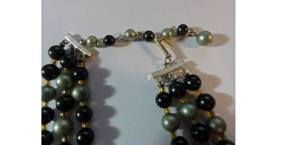 Vintage 1950s Necklace Green Faux Pearls & Glass … - image 6