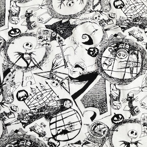 Może przedstawiać: Biała tkanina z czarnym wzorem przedstawiającym postacie i obrazy z filmu The Nightmare Before Christmas. Projekt zawiera Jacka Skellingtona, dynie i okrągłe ramki, tworząc motyw Halloween.