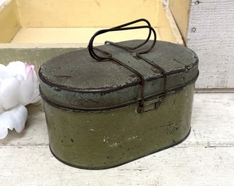 Rustic Antique Farmhouse Tin Oval Lunch Box Style Khaki Army Olive Green Metal Lunchbox Primitive Kitchen Décor Vintage Hand PAINTED ?