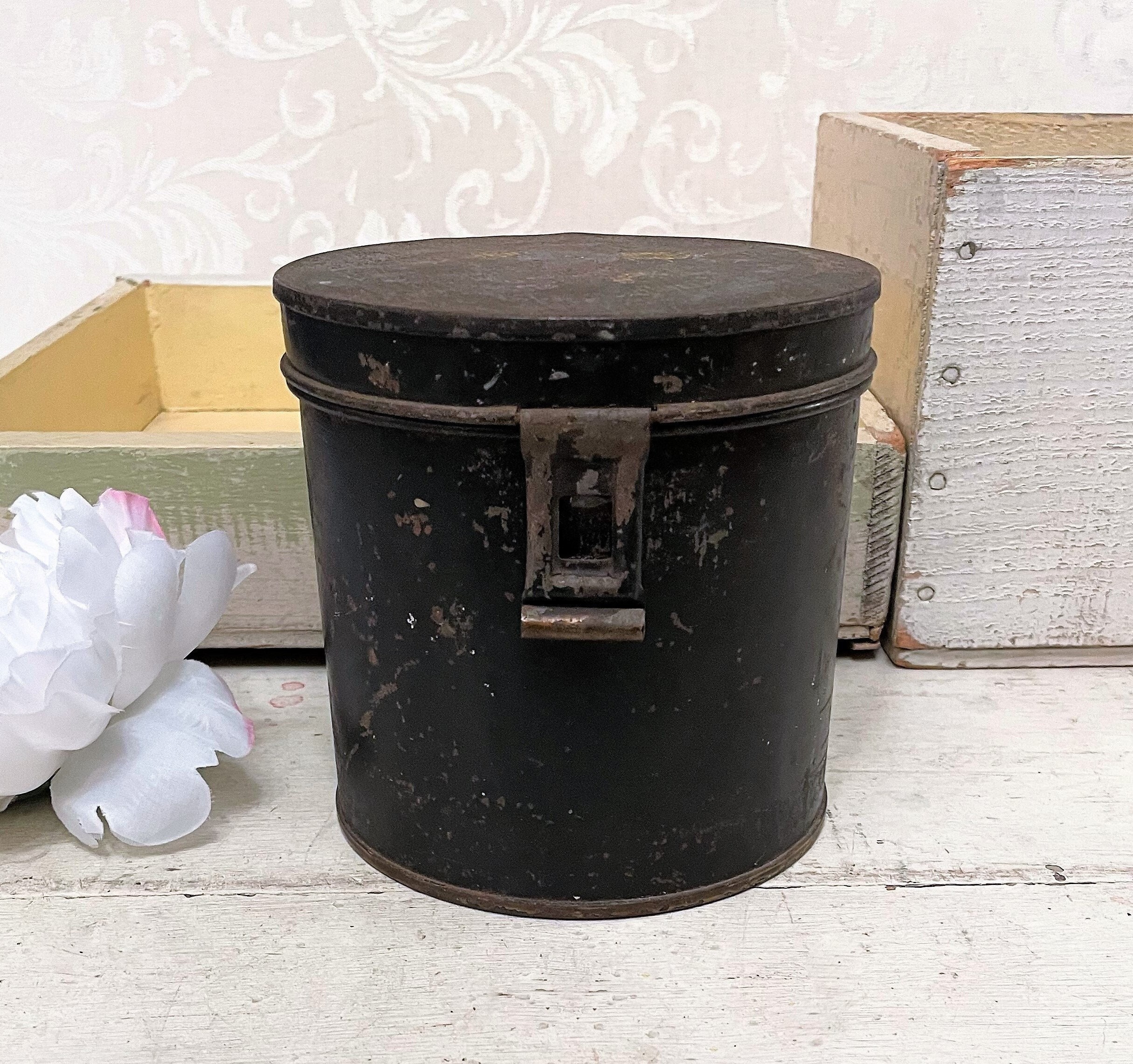 Antique Extra Large Cream City FLOUR Tin Storage Canister White & Gold  Farmhouse Country Store Container Chippy Rusty With Lid - The Junk Parlor