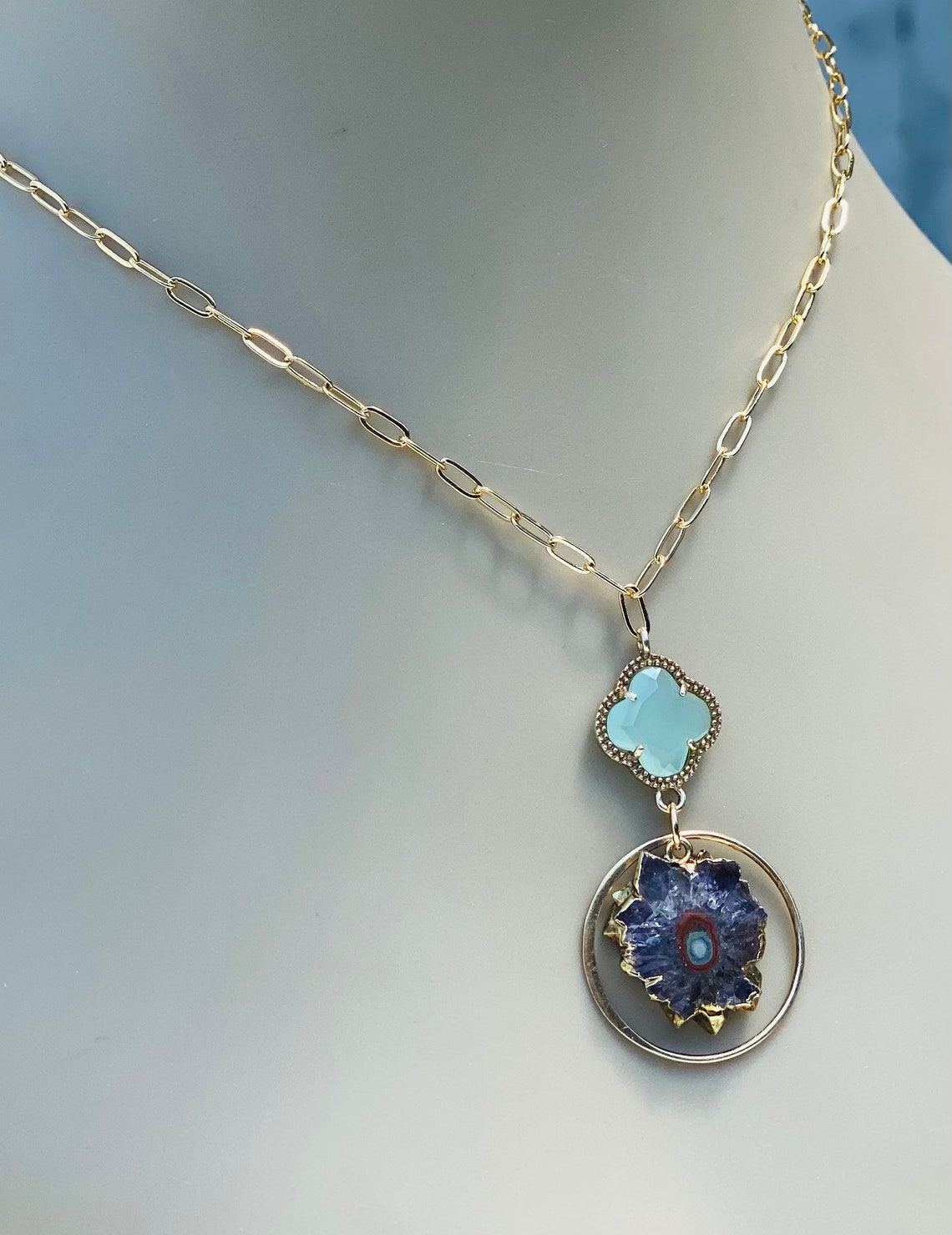 Flor de estalactita de amatista y collar de delicado de