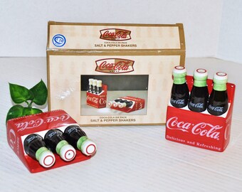 Vintage COCA-COLA Botella 6 Pack Cerámica Sal y Pimienta Publicidad Novedad Shakers, Único Coleccionable Soda Botella Sal & Pepper Shaker Set