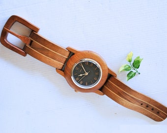 Reloj de reloj de madera grande vintage, pieza de tiempo hecha a mano reloj de pared de reloj de madera decorativo o reloj de mesa 2001 artista firmado con batería operado