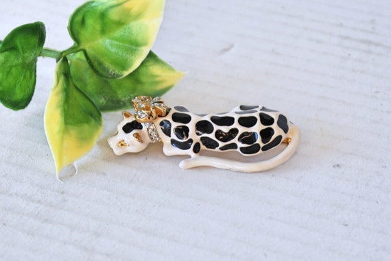 Vintage Kenneth Jay Lane Enamel Metal Leopard Pin… - image 1