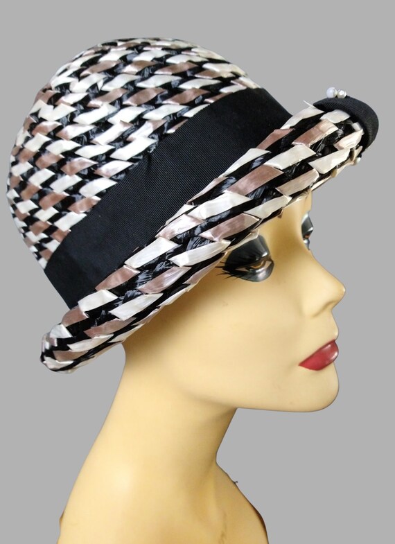 Swinging Sixties straw cloche - image 2