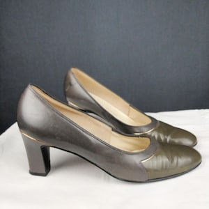 NATURALIZER 1960s grey and olive pumps