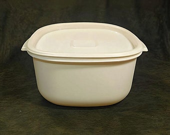 Rubbermaid Containers Almond Vintage Storage Bowls 6 and 12 