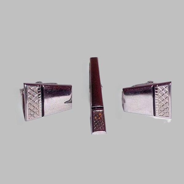 Vintage Pair of Foster Men's Cuff Links and Matching Tie Clip on Silvertone / Mid Century Design