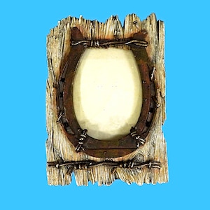 Rustic Western Horseshoe, Barbed Wire & Barn Wood Picture Frame - Photo Frame 4" x 6"