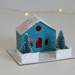 Putz House / Christmas Ornament / Winter Village / Mini Putz