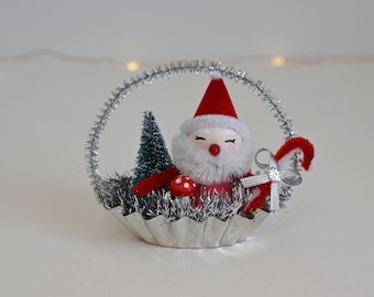 Spun Cotton Santa / Christmas Ornament / Retro Style / Vintage Tart Mold Ornament