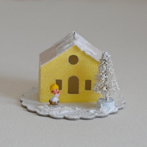 Putz House / Christmas Ornament / Winter Village / Mini Putz