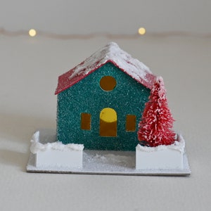 Putz House / Christmas Ornament / Winter Village / Mini Putz