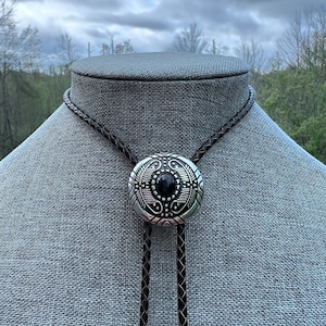 Classic Bolo Yall&#39;ternative Southwest Tie Necklace Real Braided Leather Americana Western Wear with Dangling Arrow Tips