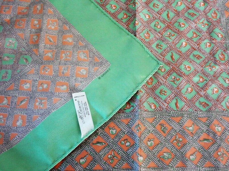 Foulard Carré 100% Soie ANDRÉ CLAUDE CANOVA - Motif Arènes De Saintes - Orange