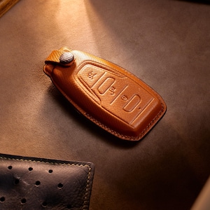 Aston Martin Key Fob Cover, Luxury Epsom Leather Case for Vantage DB11 DBS DBX, Bespoke Handcrafted Car Key Protector, British Elegance