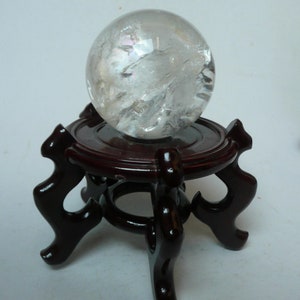Bellissima sfera di cristallo di quarzo vintage con supporto per la divinazione