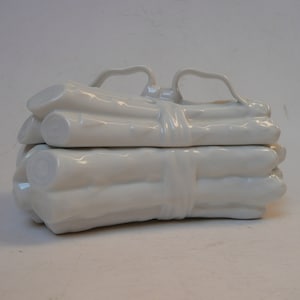 Rare Vintage White Herend Hungary Porcelain Asparagus Covered Box Dish 6070