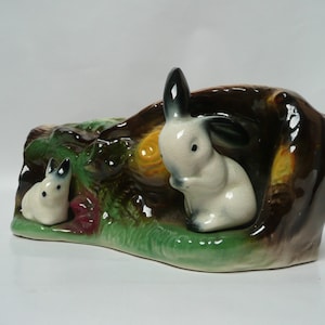 Adorable Retro Eastgate Withernsea Hornsea Pottery Fauna gama Jarrón redondo o maceta o maceta con 2 conejitos