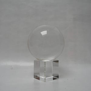 Bellissima sfera di vetro vintage per la divinazione in stand-by di House of Marbles
