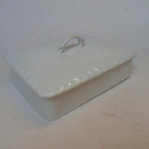 Caja de sardinas con tapa rectangular vintage de porcelana blanca