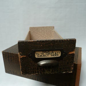 Encantador gabinete de índice de tarjetas antiguo de la década de 1930, estilo biblioteca
