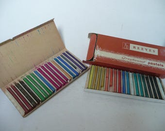 Charming Vintage Reeves and Sons Greyhound Pastels Artist Box from 1970s C36 36 Selected Colours