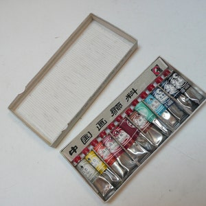 Vintage Retro Box of Marie&#39;s Chinese Painting Colour E1301 Artist box collection of 12 oil paints from People&#39;s Republic of China